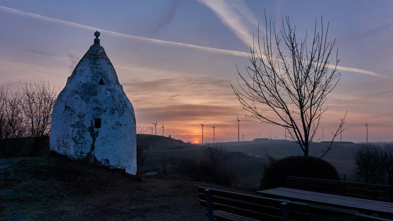 Sonnenaufgang am Trullo auf dem Adelberg bei Flonheim