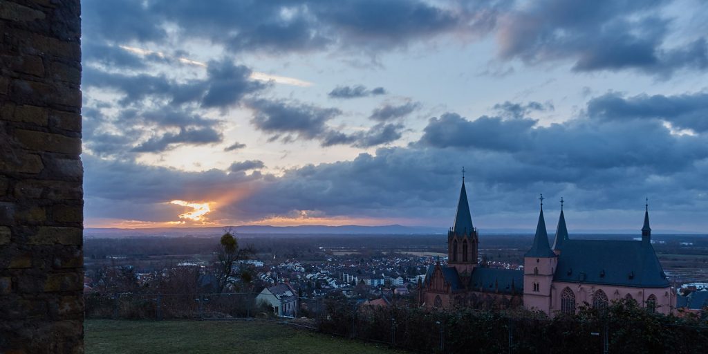 Sonnenaufgang bei der Katharinenkirche Oppenheim
