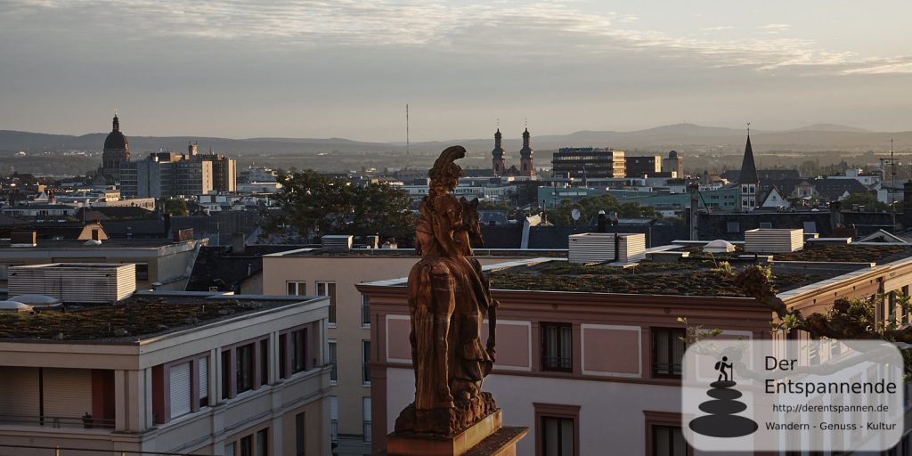 Christuskirche, Taunus - Sonnenaufgang über Mainz und dem Dom