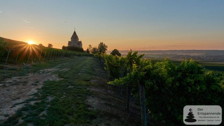 Sonnenaufgang Kreuzkapelle am Wissberg, Gau-Bickelheim