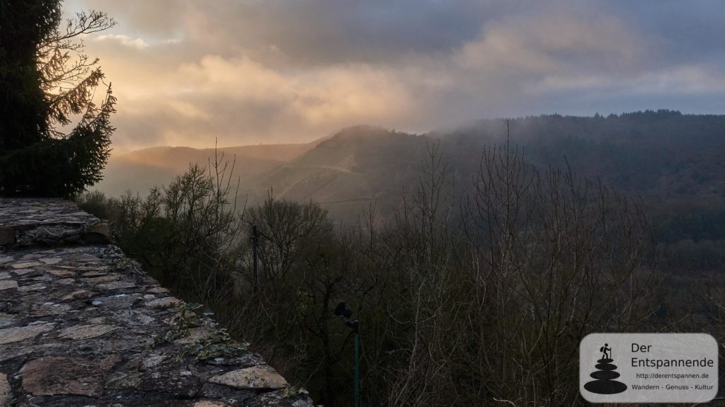 Wolken über dem Alsenztal (von der Altenbaumburg aus)