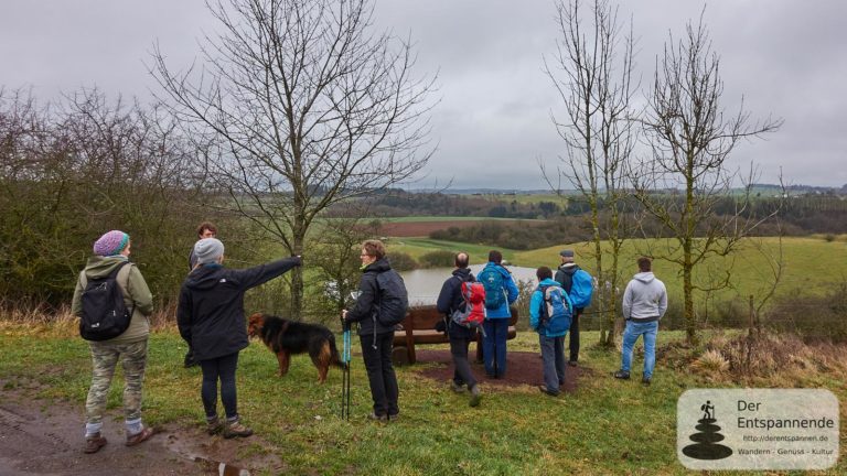 Wanderblogger über dem Trautzberger Maar - Wanderwochenende Strotzbüscher Mühle