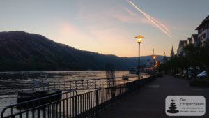 Sonnenaufgang in der Rheinschleife bei Boppard