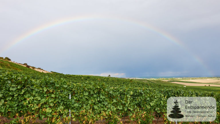 Regenbogen über dem Land der tausend Hügel