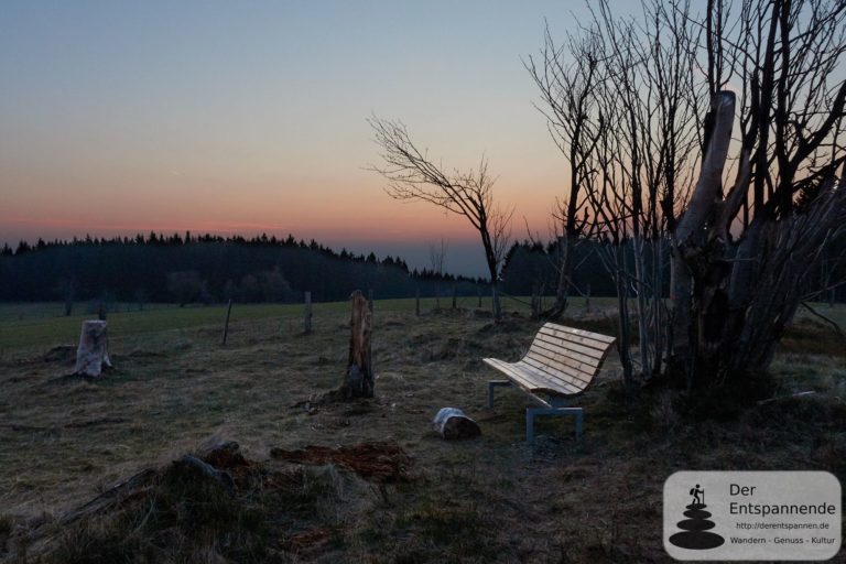 Sonnenaufgang auf dem heidebedeckten Gipfel des Kahlen Pön (Hiking Barcamp 2019 Diemelsee/Willingen)