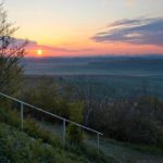 Frühlingssonne bei Sonnenaufgang auf dem Petersberg